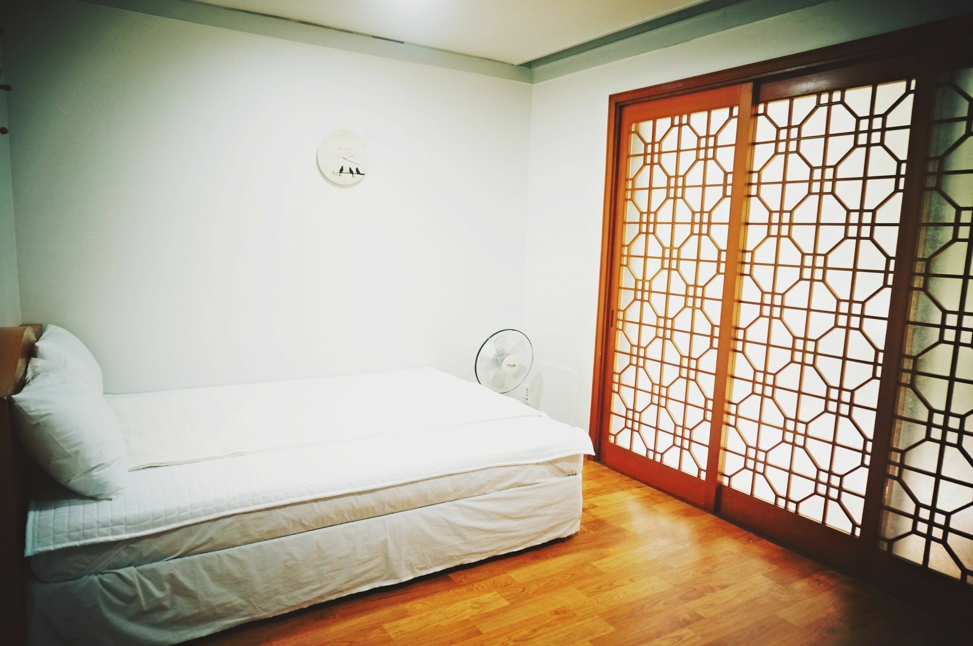 White House Hotel Sokcho Exterior photo