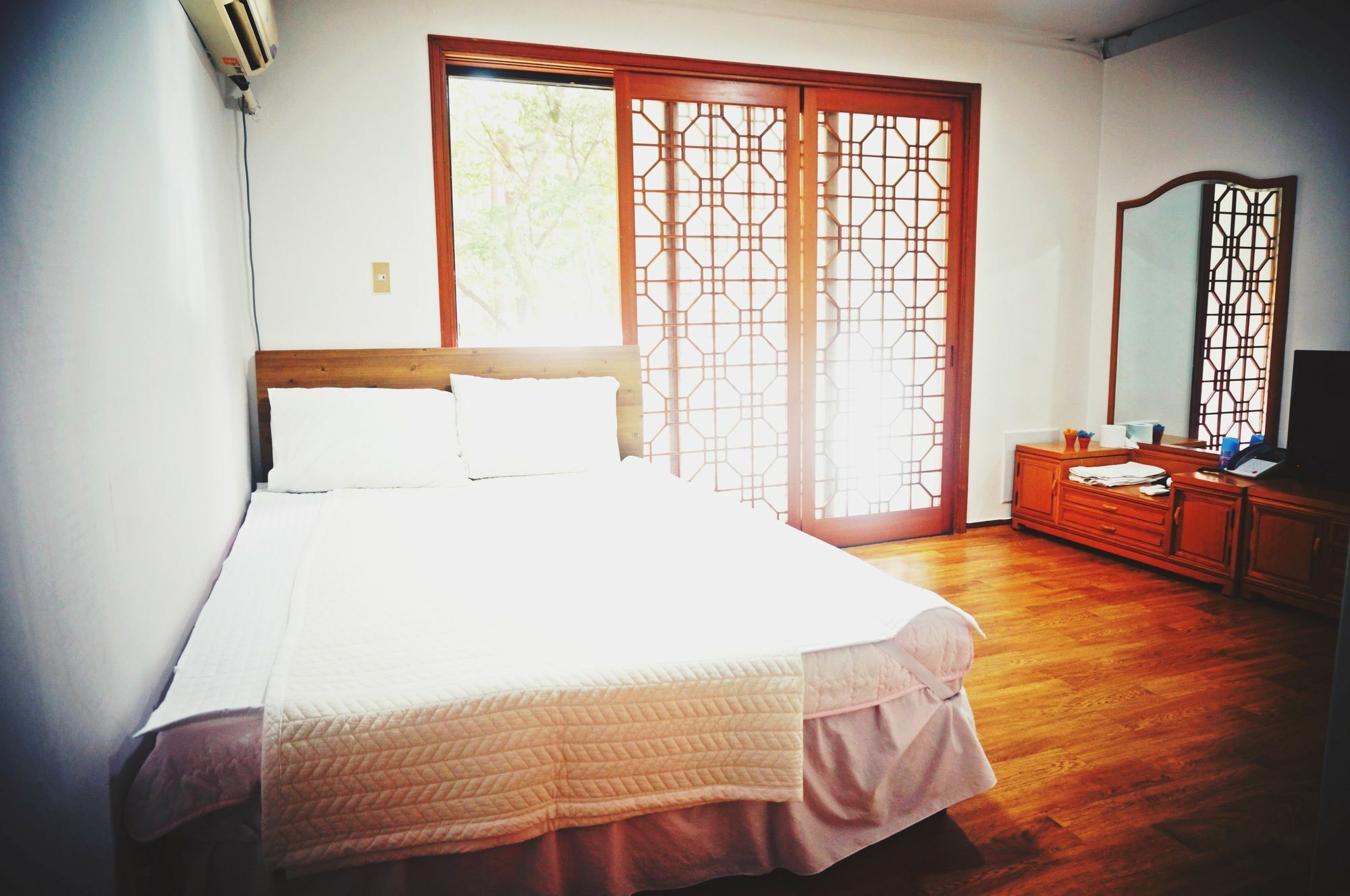 White House Hotel Sokcho Exterior photo