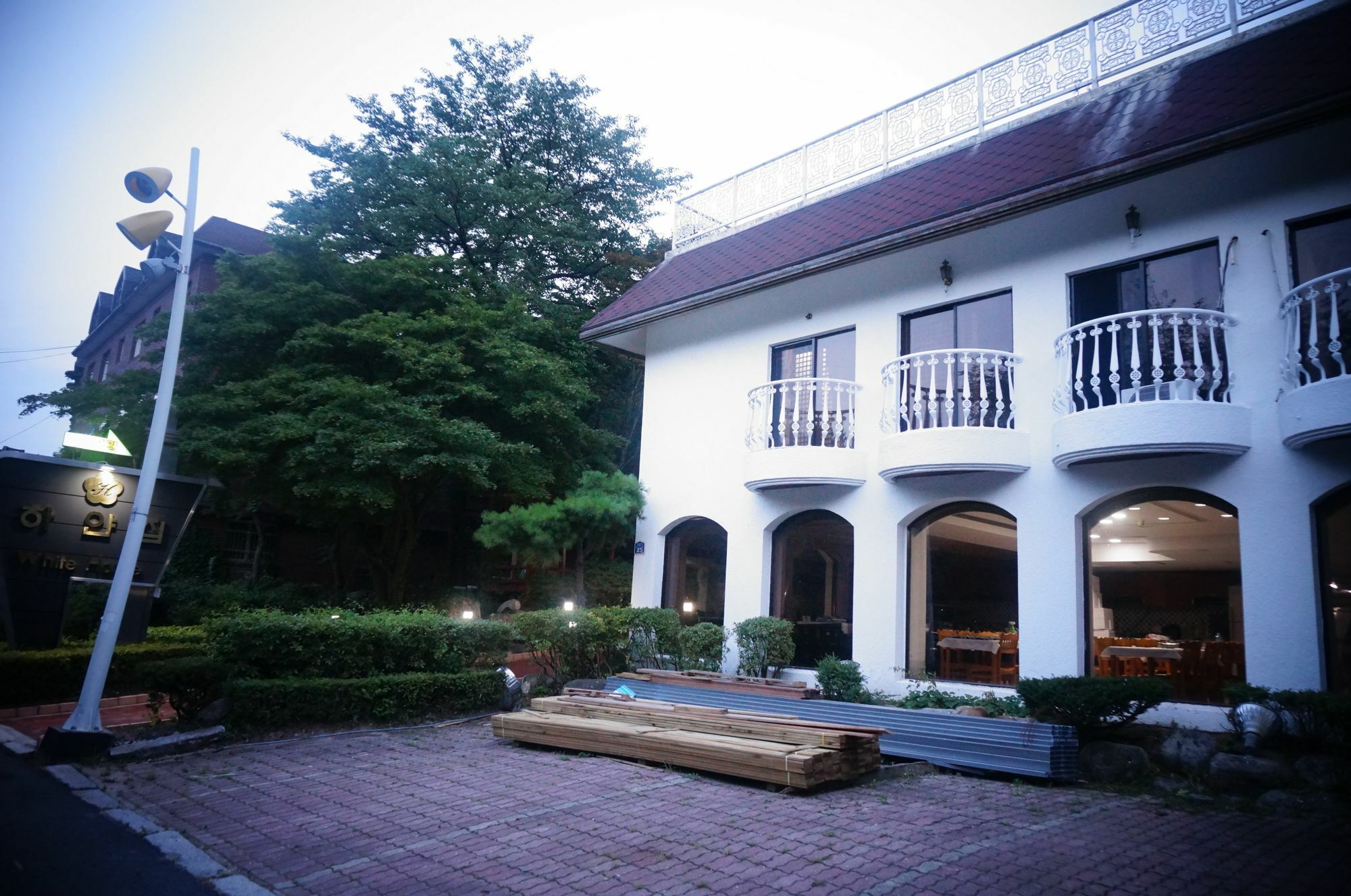 White House Hotel Sokcho Exterior photo